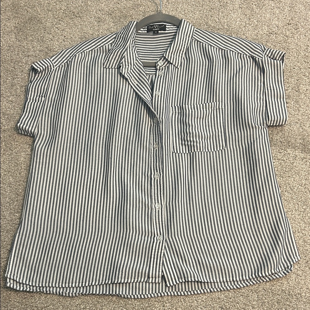 Velvet Heart Striped Womens Medium  Navy and White Button Down Shirt pocket